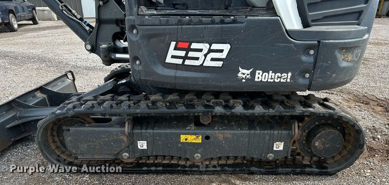 image for item OC9048 2021 Bobcat E32I  mini excavator