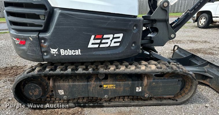 image for item OC9048 2021 Bobcat E32I  mini excavator