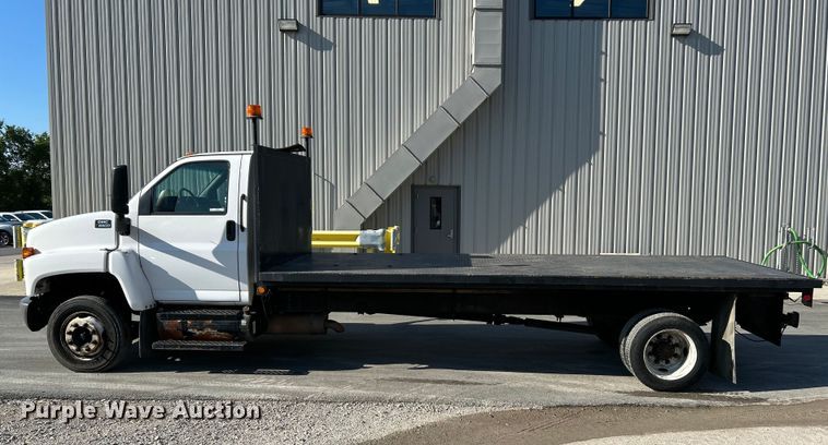 image for item OK9608 2007 GMC C6500  flatbed truck