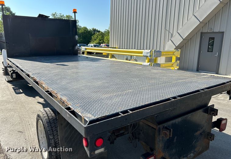 image for item OK9608 2007 GMC C6500  flatbed truck