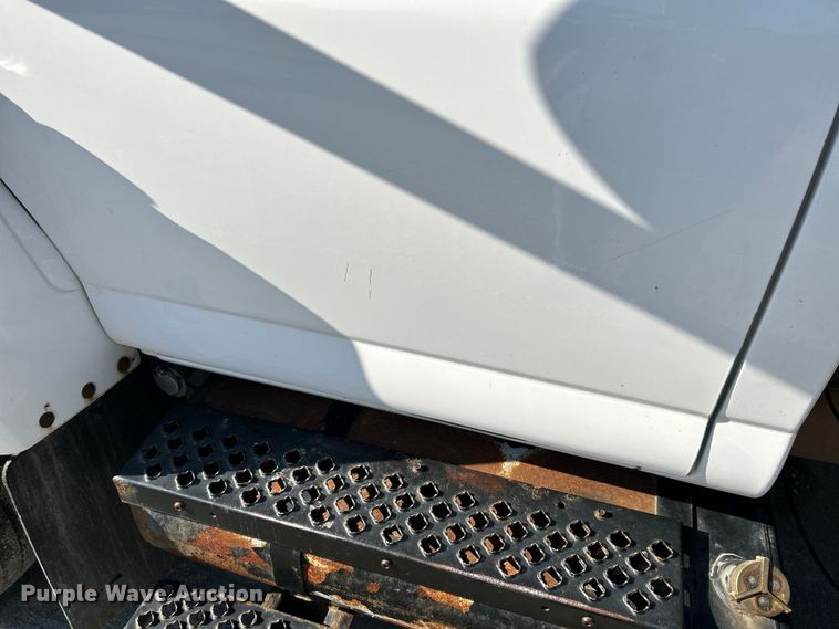 image for item OK9608 2007 GMC C6500  flatbed truck