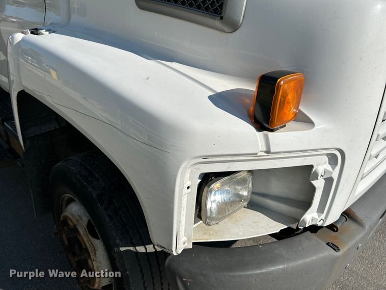 image for item OK9608 2007 GMC C6500  flatbed truck