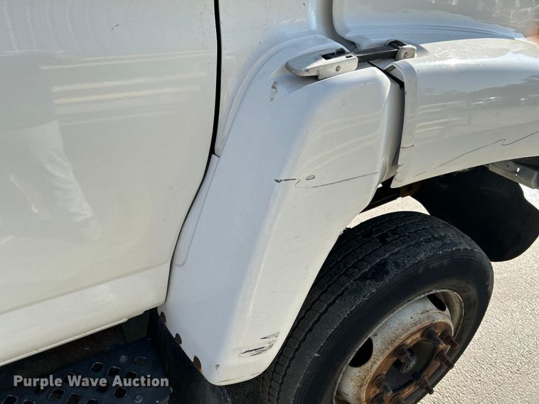 image for item OK9608 2007 GMC C6500  flatbed truck