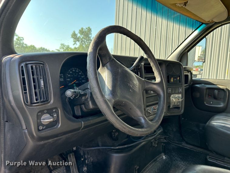 image for item OK9608 2007 GMC C6500  flatbed truck