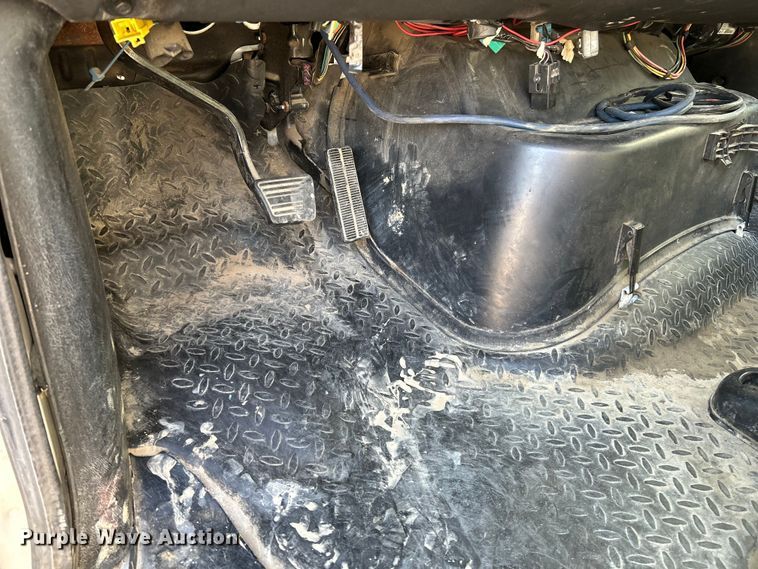 image for item OK9608 2007 GMC C6500  flatbed truck