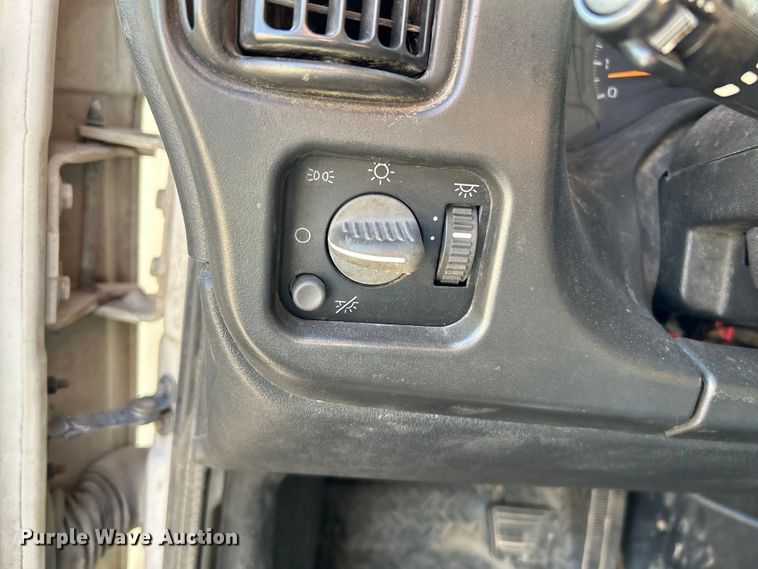 image for item OK9608 2007 GMC C6500  flatbed truck