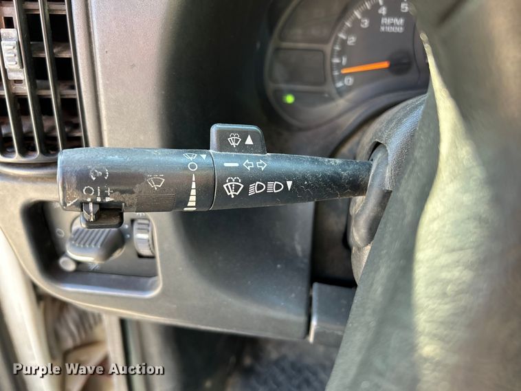 image for item OK9608 2007 GMC C6500  flatbed truck