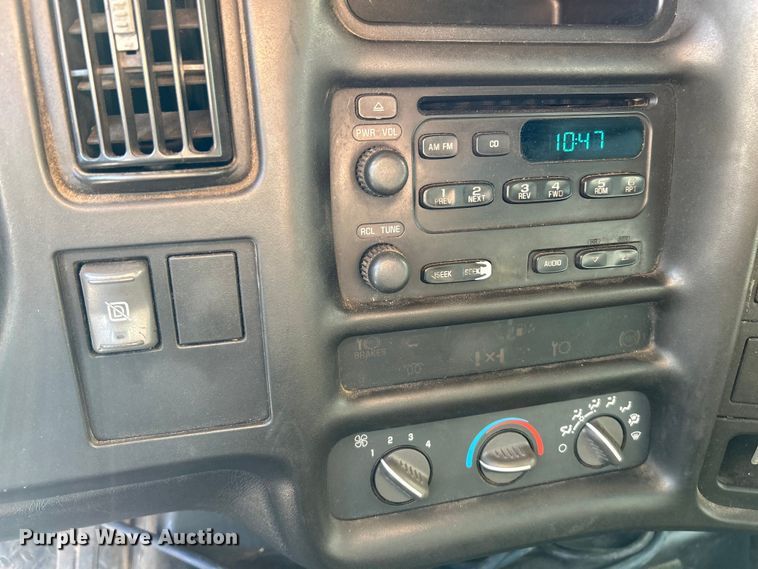 image for item OK9608 2007 GMC C6500  flatbed truck