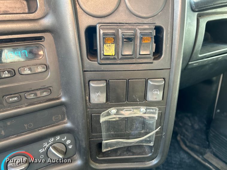 image for item OK9608 2007 GMC C6500  flatbed truck