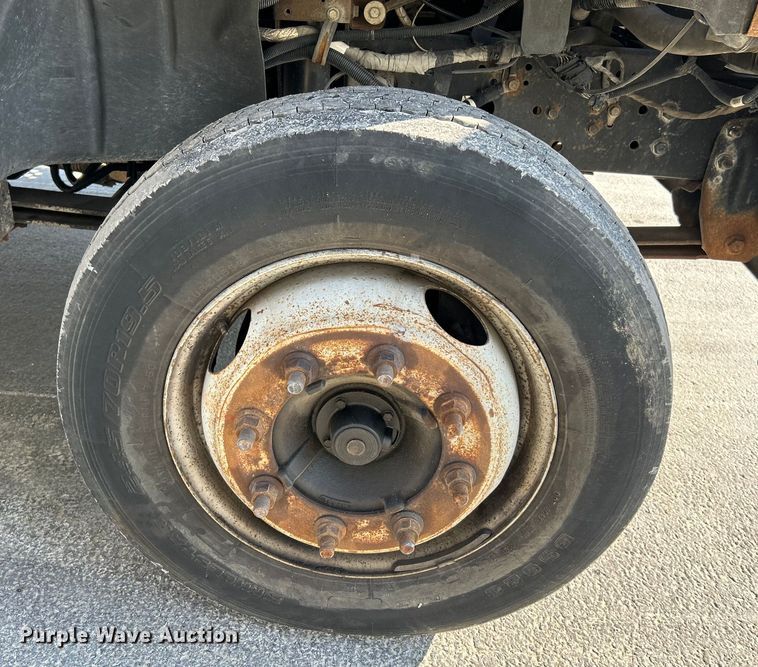 image for item OK9608 2007 GMC C6500  flatbed truck