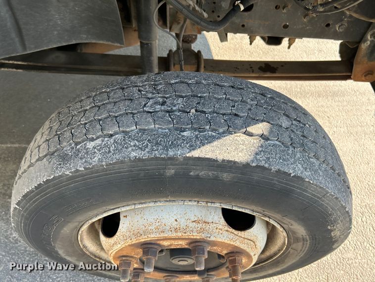 image for item OK9608 2007 GMC C6500  flatbed truck