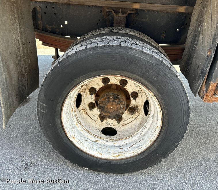 image for item OK9608 2007 GMC C6500  flatbed truck