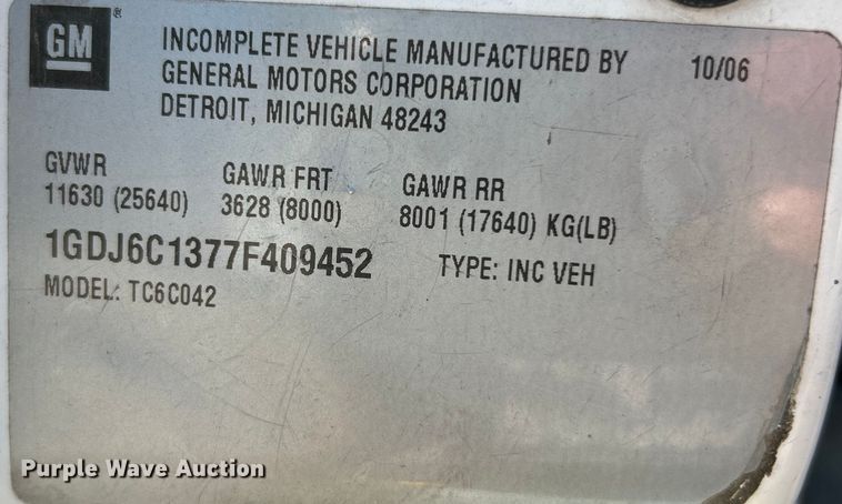 image for item OK9608 2007 GMC C6500  flatbed truck