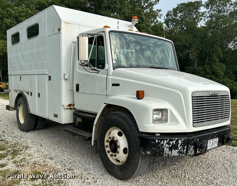 image for item OK9614 2002 Freightliner FL70  utility / service truck