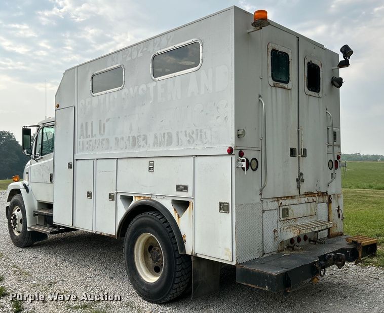 image for item OK9614 2002 Freightliner FL70  utility / service truck