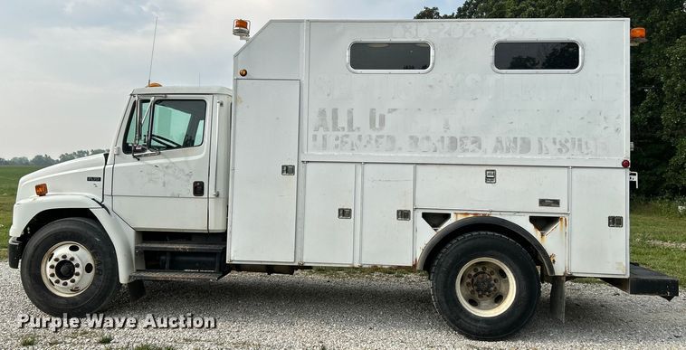 image for item OK9614 2002 Freightliner FL70  utility / service truck