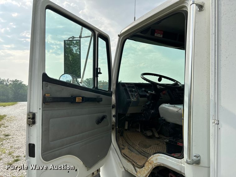 image for item OK9614 2002 Freightliner FL70  utility / service truck