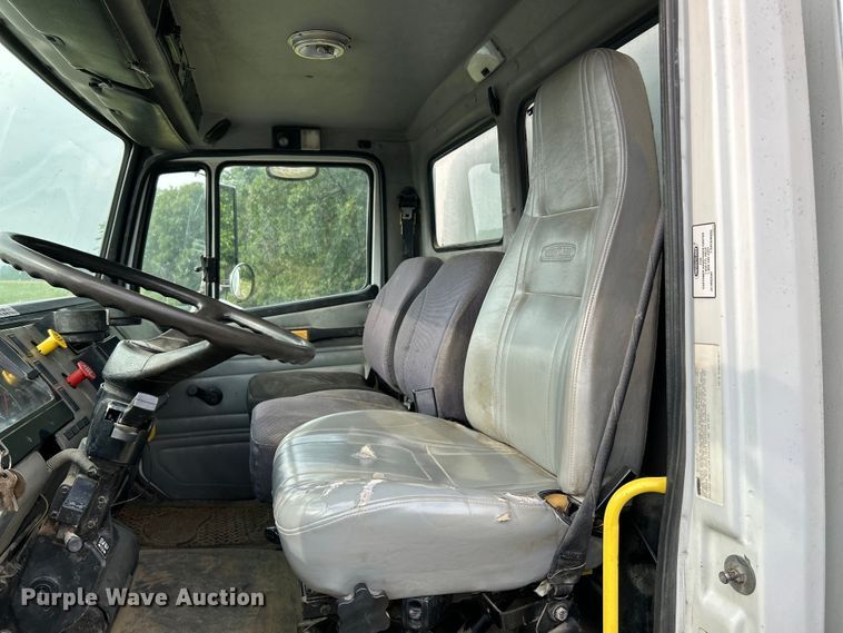 image for item OK9614 2002 Freightliner FL70  utility / service truck