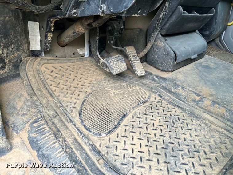 image for item OK9614 2002 Freightliner FL70  utility / service truck