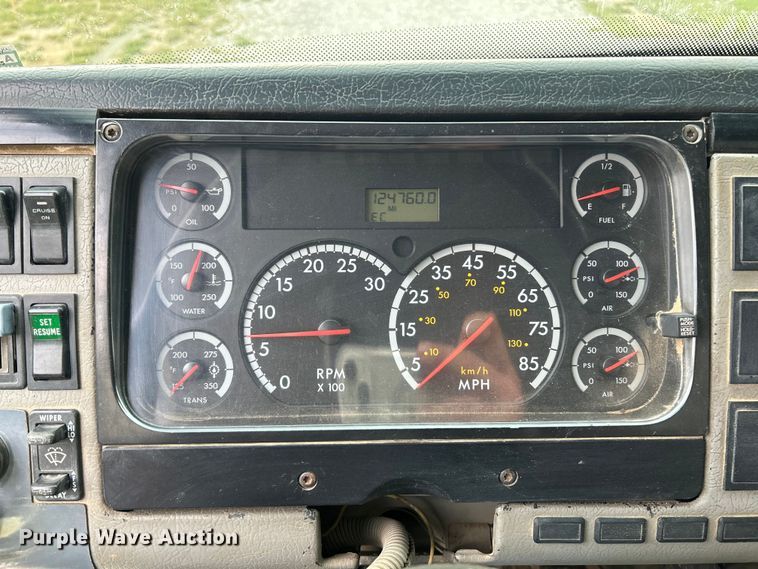 image for item OK9614 2002 Freightliner FL70  utility / service truck