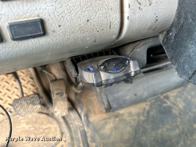 image for item OK9614 2002 Freightliner FL70  utility / service truck