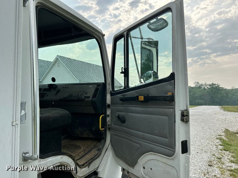 image for item OK9614 2002 Freightliner FL70  utility / service truck