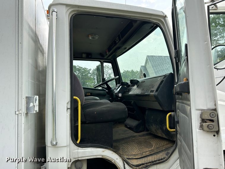 image for item OK9614 2002 Freightliner FL70  utility / service truck