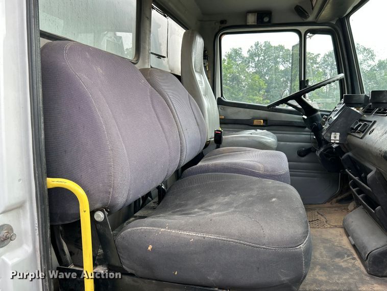 image for item OK9614 2002 Freightliner FL70  utility / service truck