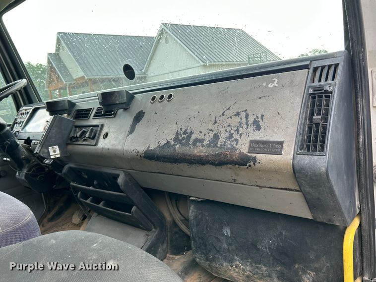 image for item OK9614 2002 Freightliner FL70  utility / service truck