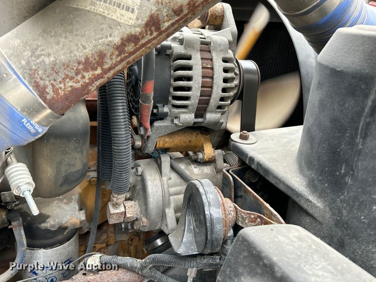 image for item OK9614 2002 Freightliner FL70  utility / service truck