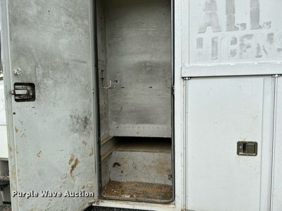 image for item OK9614 2002 Freightliner FL70  utility / service truck