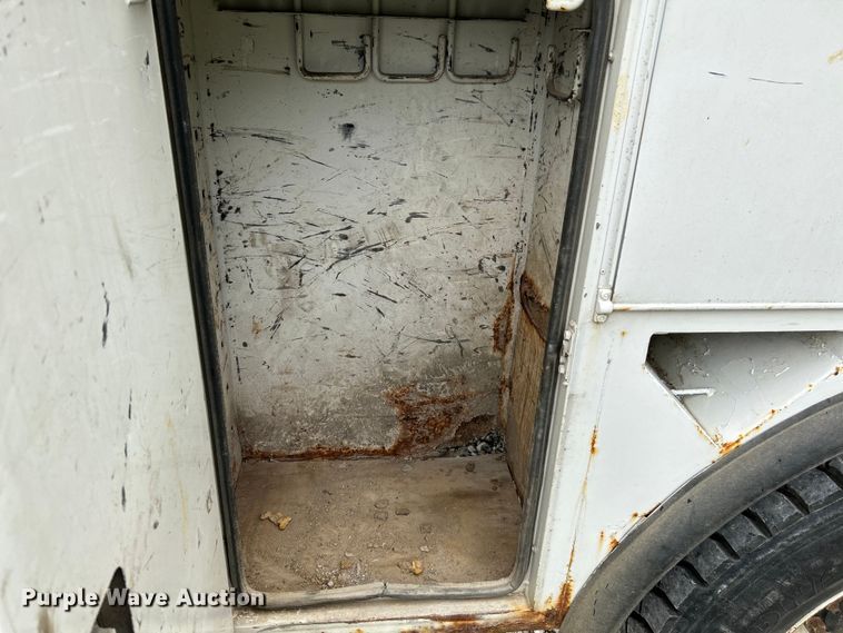 image for item OK9614 2002 Freightliner FL70  utility / service truck