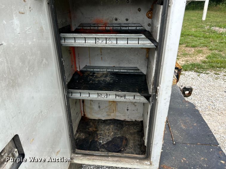 image for item OK9614 2002 Freightliner FL70  utility / service truck