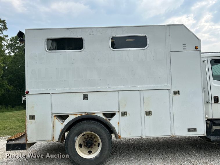 image for item OK9614 2002 Freightliner FL70  utility / service truck