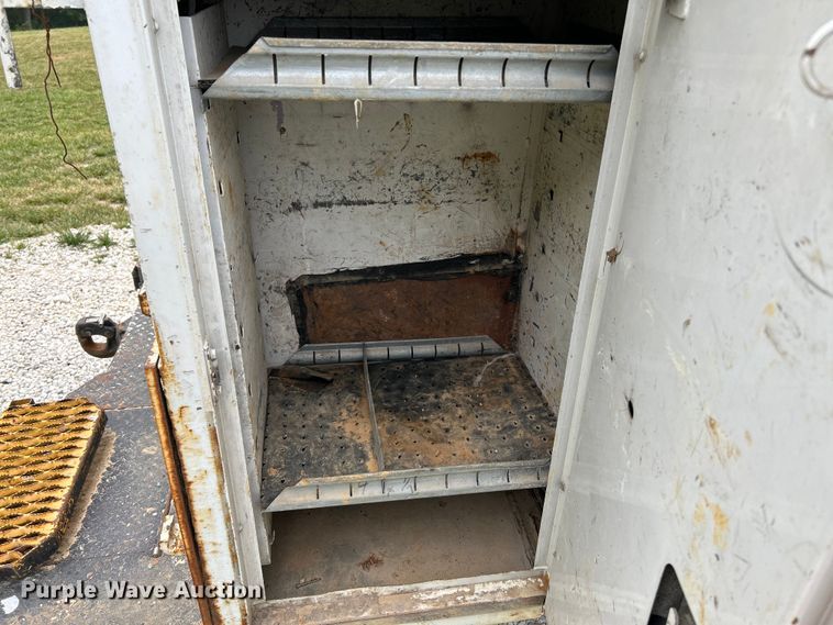 image for item OK9614 2002 Freightliner FL70  utility / service truck