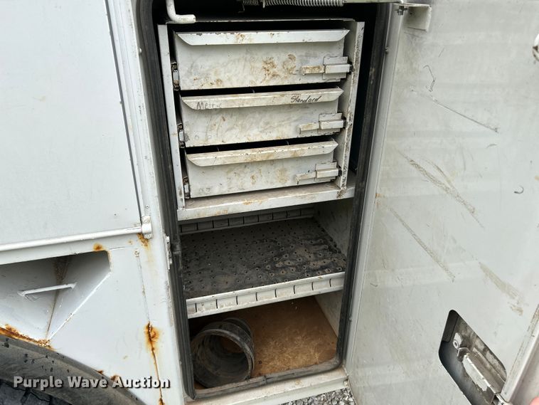 image for item OK9614 2002 Freightliner FL70  utility / service truck