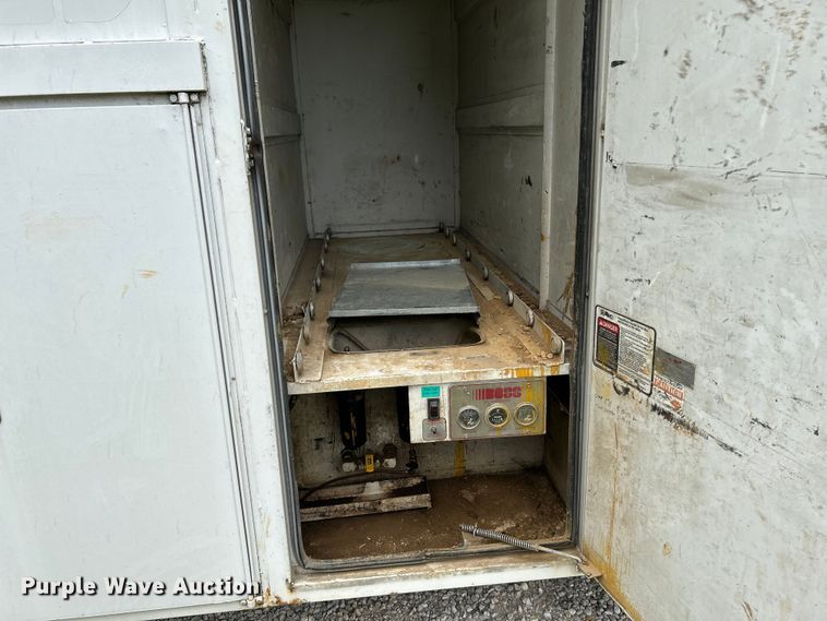 image for item OK9614 2002 Freightliner FL70  utility / service truck