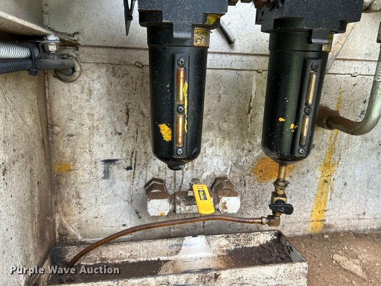 image for item OK9614 2002 Freightliner FL70  utility / service truck