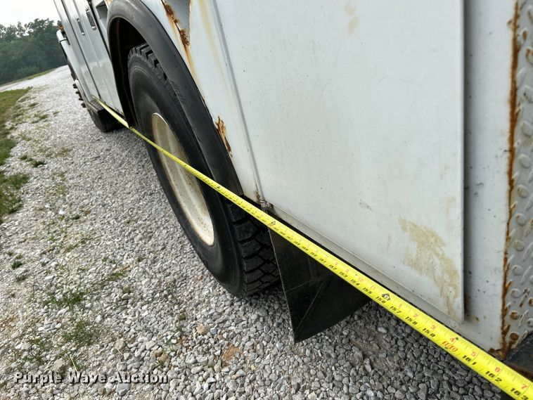 image for item OK9614 2002 Freightliner FL70  utility / service truck