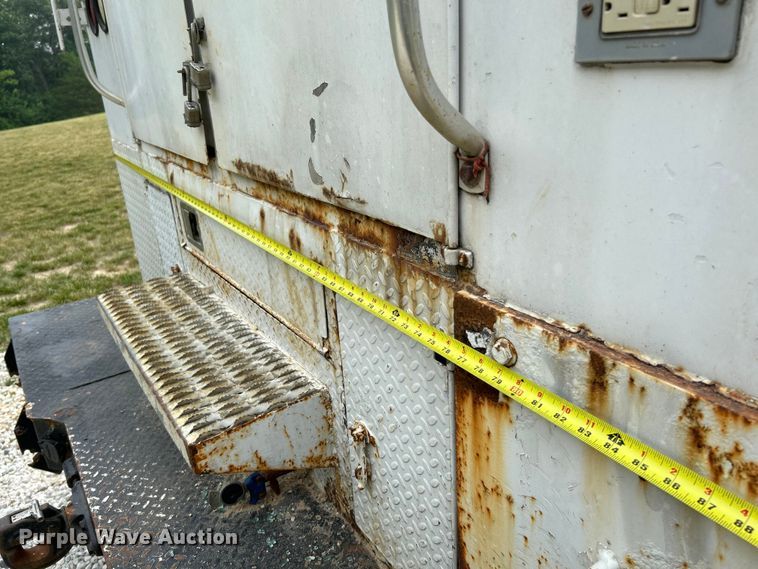 image for item OK9614 2002 Freightliner FL70  utility / service truck