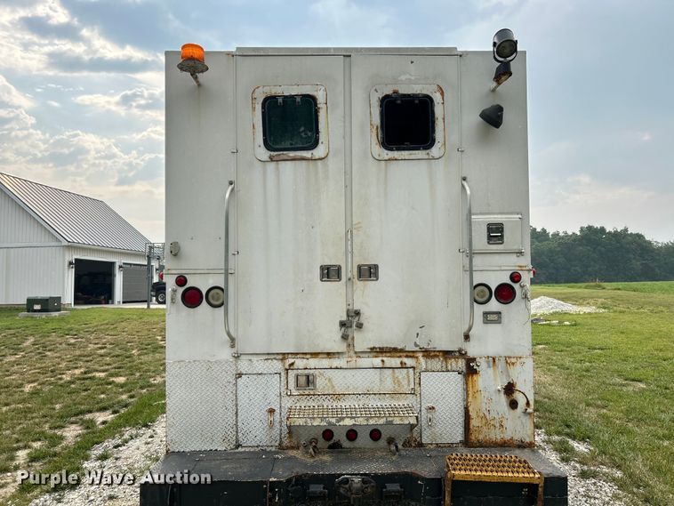 image for item OK9614 2002 Freightliner FL70  utility / service truck