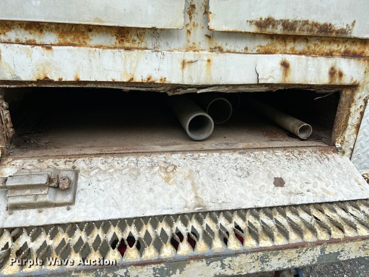 image for item OK9614 2002 Freightliner FL70  utility / service truck