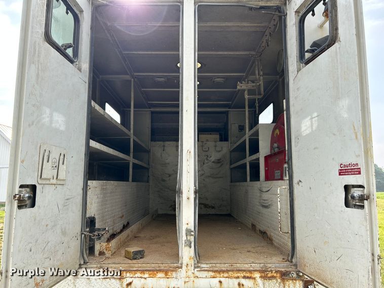 image for item OK9614 2002 Freightliner FL70  utility / service truck