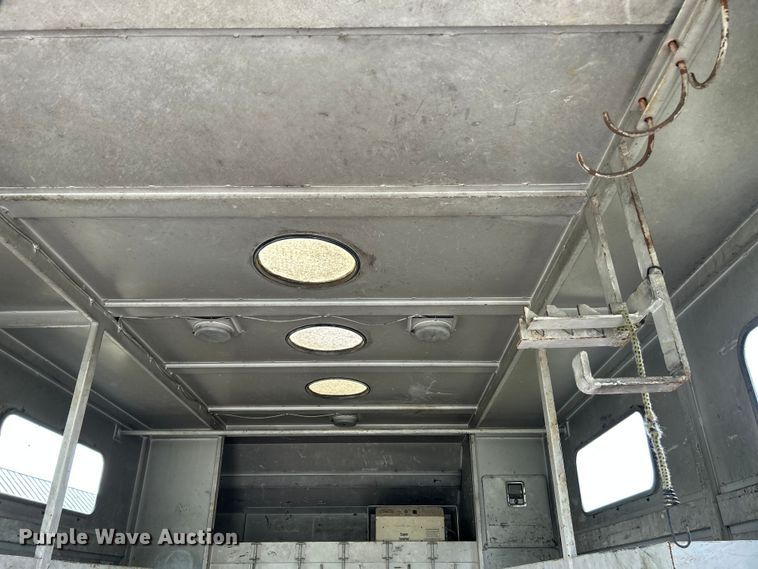 image for item OK9614 2002 Freightliner FL70  utility / service truck