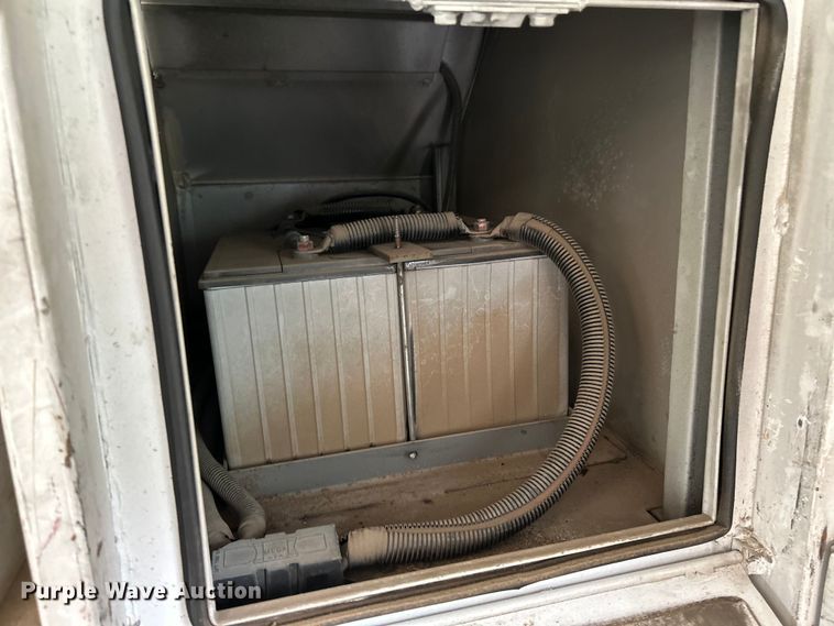 image for item OK9614 2002 Freightliner FL70  utility / service truck