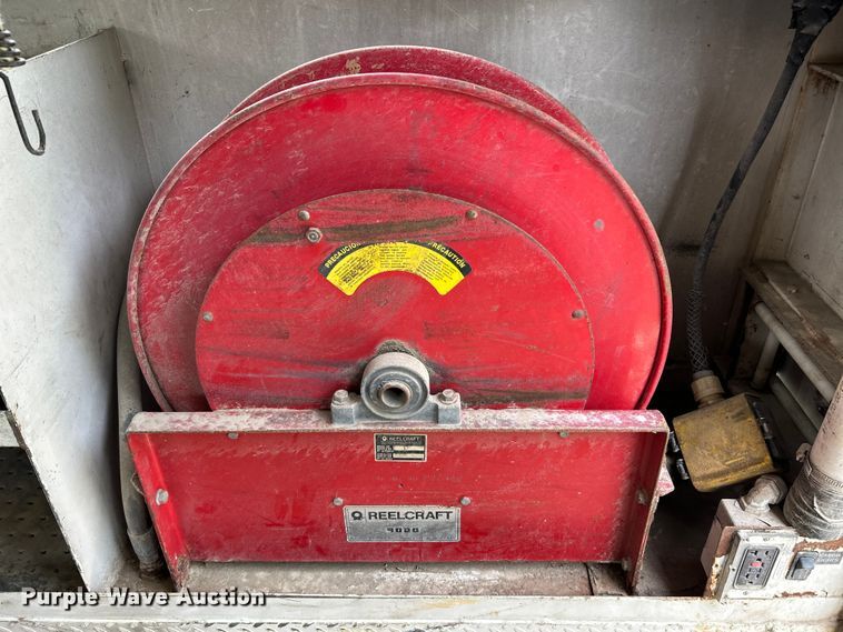 image for item OK9614 2002 Freightliner FL70  utility / service truck