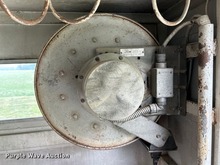 image for item OK9614 2002 Freightliner FL70  utility / service truck