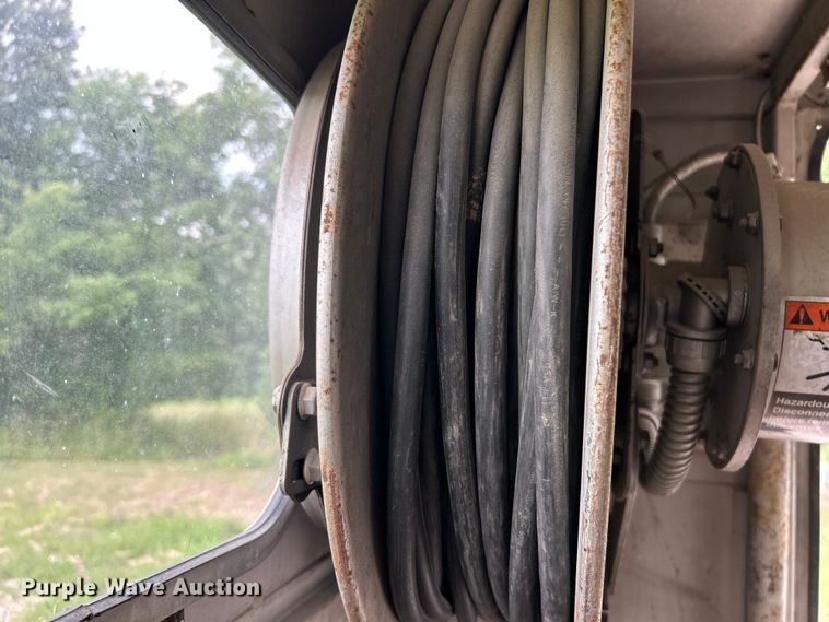 image for item OK9614 2002 Freightliner FL70  utility / service truck