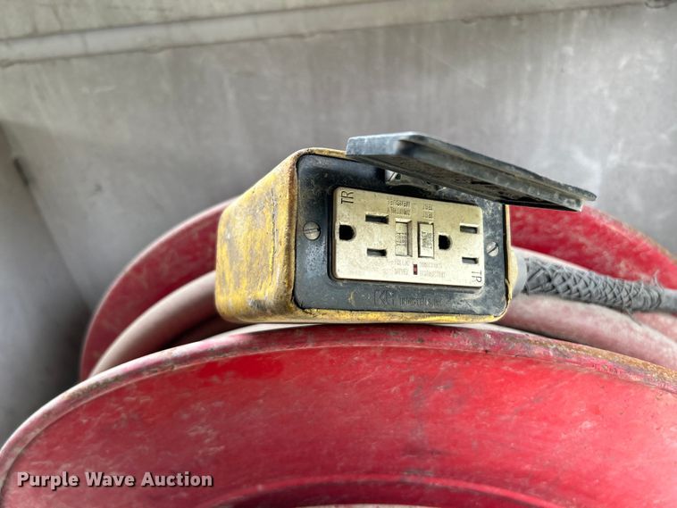 image for item OK9614 2002 Freightliner FL70  utility / service truck