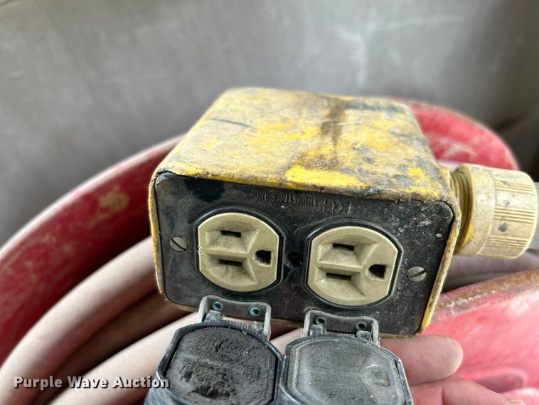 image for item OK9614 2002 Freightliner FL70  utility / service truck